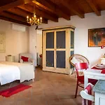 Il Laghello Wood House Farm stay *