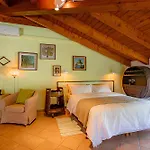 Il Laghello Wood House Farm stay