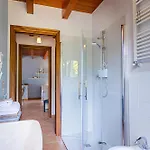 Il Laghello Wood House Farm stay *