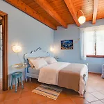 Il Laghello Wood House *
