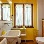 Farm stay Il Laghello Wood House *