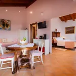 Farm stay Il Laghello Wood House Framura