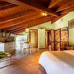 Farm stay Il Laghello Wood House *