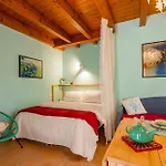 Farm stay Il Laghello Wood House Framura