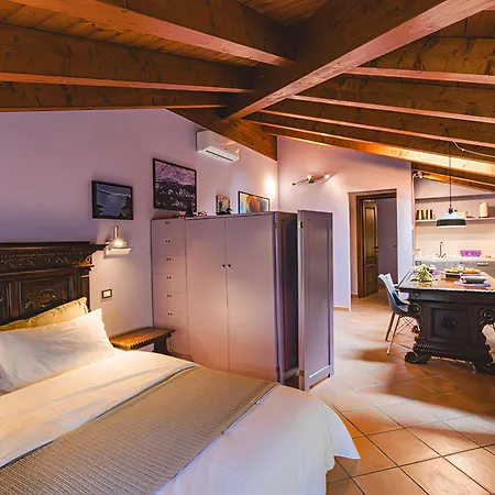 Il Laghello Wood House