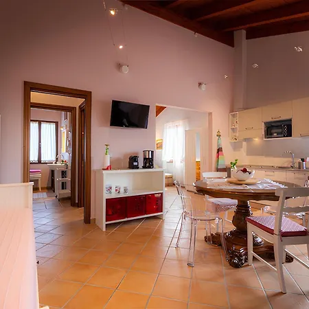 Il Laghello Wood House