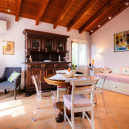 Il Laghello Wood House Фермерский дом *