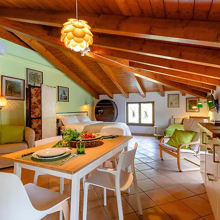 Çiftlik konaklama Il Laghello Wood House *