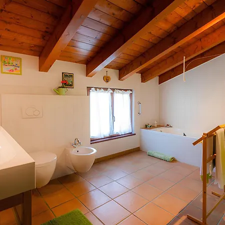 Il Laghello Wood House