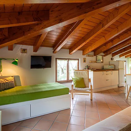 Il Laghello Wood House *