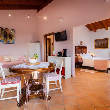 Çiftlik konaklama Il Laghello Wood House Framura