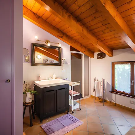 Il Laghello Wood House Фермерский дом