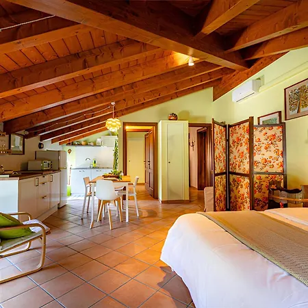 Çiftlik konaklama Il Laghello Wood House *