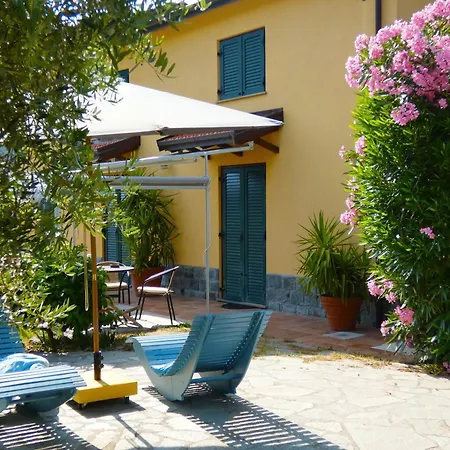 Il Laghello Wood House Фермерский дом