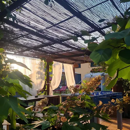 مزرعة للإقامة Il Laghello Wood House *