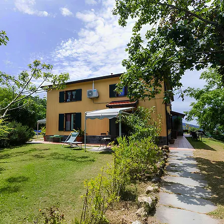 Il Laghello Wood House