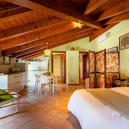 Il Laghello Wood House *