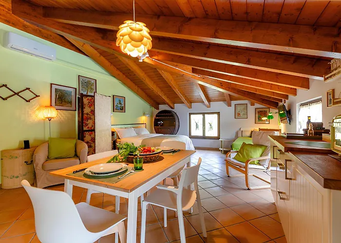 Κατάλυμα σε φάρμα Il Laghello Wood House *