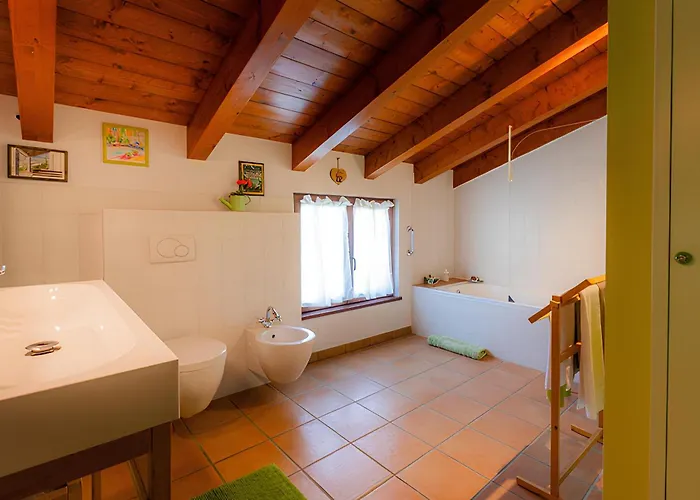 Il Laghello Wood House